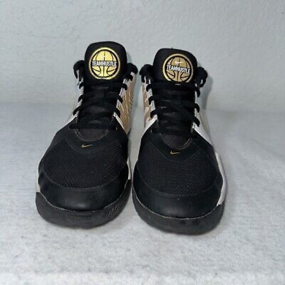 Nike Team Hustle D9 Sneakers 4.5 Y - Picture 4 of 4